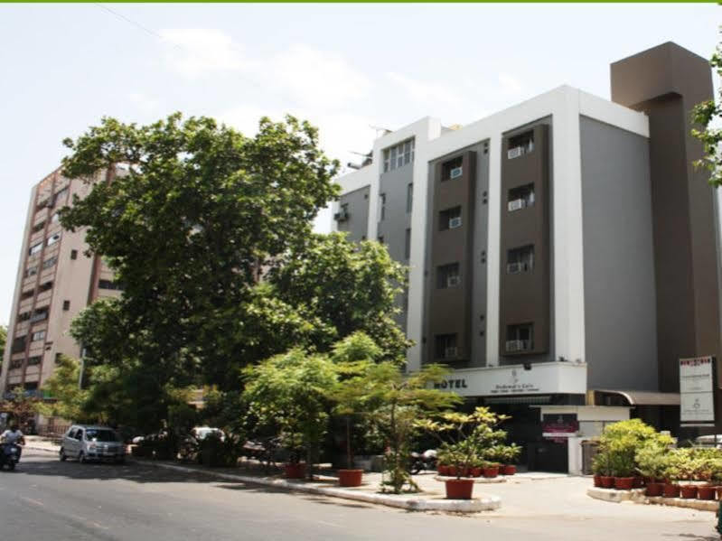 Hotel Dudawat อาเมดาบัด ภายนอก รูปภาพ