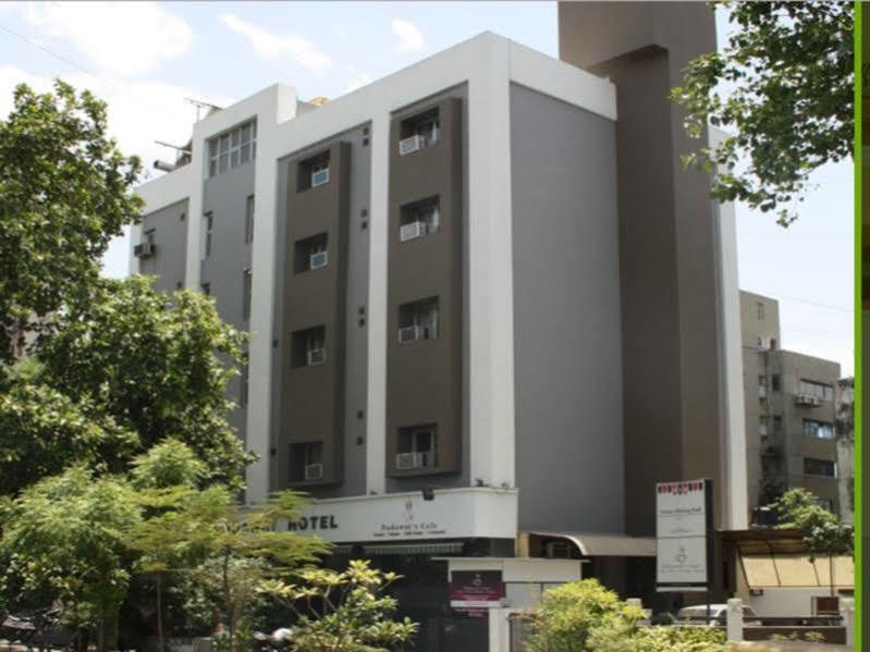 Hotel Dudawat อาเมดาบัด ภายนอก รูปภาพ