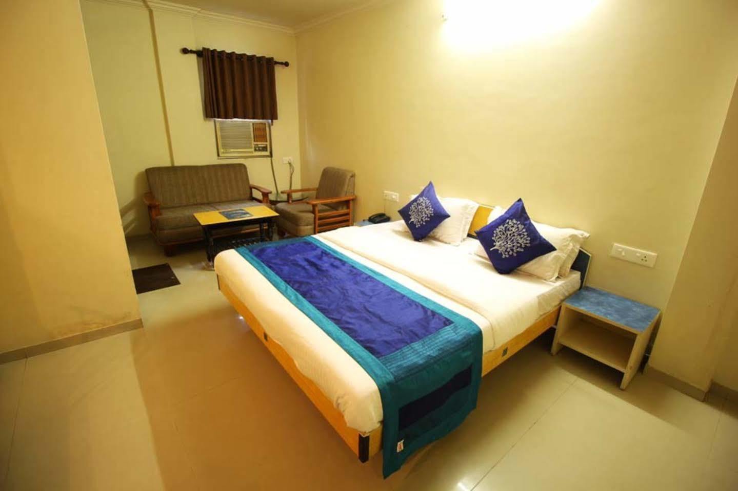 Hotel Dudawat อาเมดาบัด ภายนอก รูปภาพ